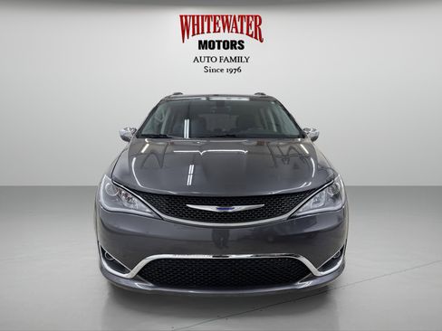 Used 2019 Chrysler Pacifica Limited image 6