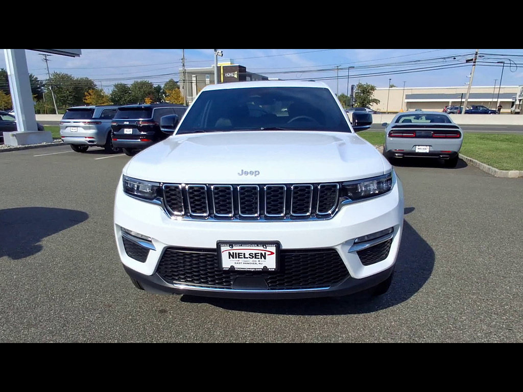 Used 2025 Jeep Grand Cherokee Limited AWD/4WD image 3