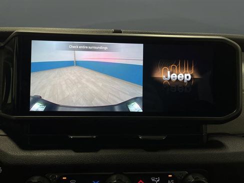 Used 2024 Jeep Gladiator Sport image 8