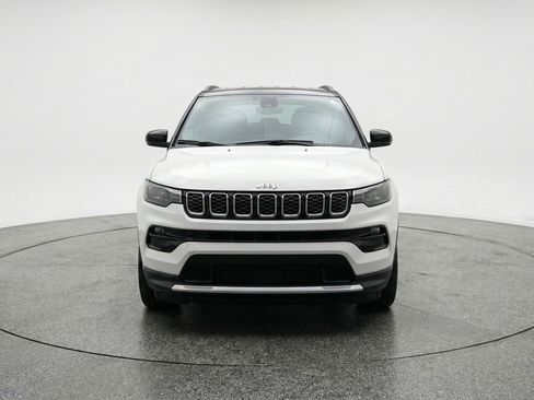 Used 2025 Jeep Compass Limited AWD/4WD image 2