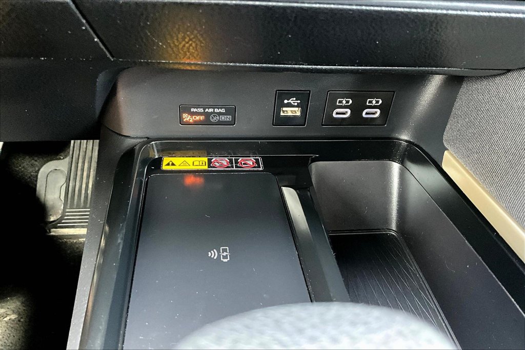 Used 2025 Toyota Camry LE FWD image 17