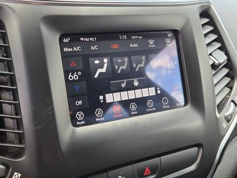 Used 2019 Jeep Cherokee Latitude Plus w/ Comfort/Convenience Group AWD/4WD image 21