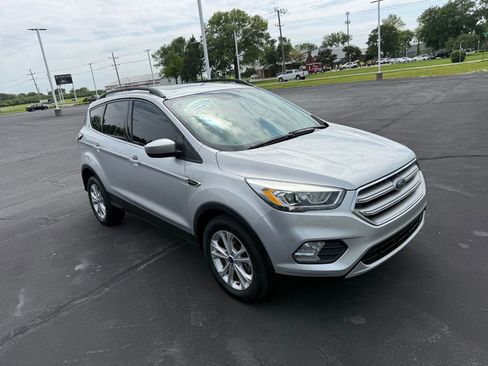 Used 2017 Ford Escape SE w/ Equipment Group 201A AWD/4WD image 3