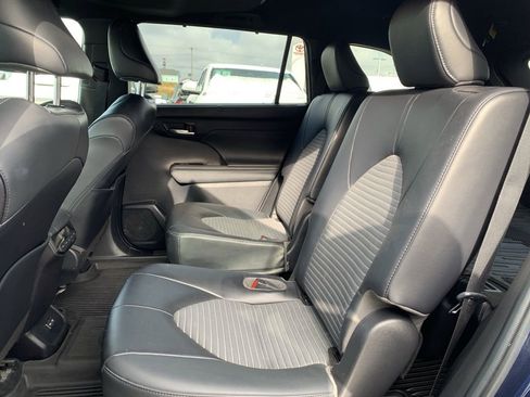 Used 2022 Toyota Highlander XSE image 13