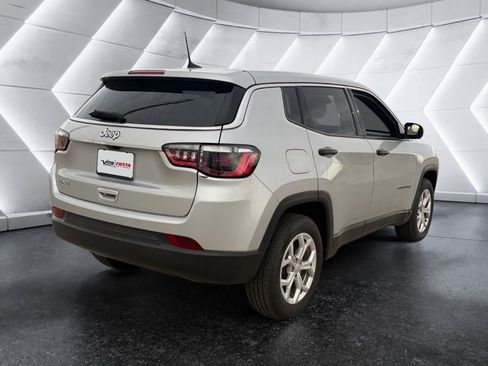 Used 2024 Jeep Compass Sport AWD/4WD image 2