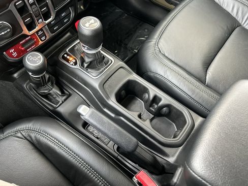 Used 2025 Jeep Wrangler Rubicon image 25