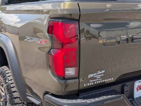 Used 2024 Chevrolet Colorado ZR2 w/ ZR2 Convenience Package III AWD/4WD image 11