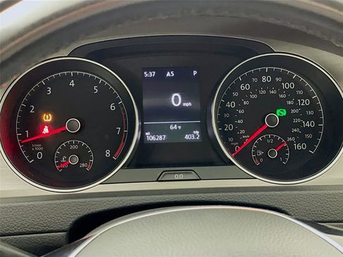 Used 2016 Volkswagen Golf Limited Edition image 15