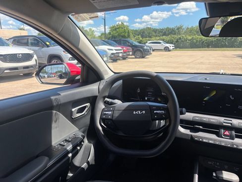 Used 2025 Kia K4 FWD image 32