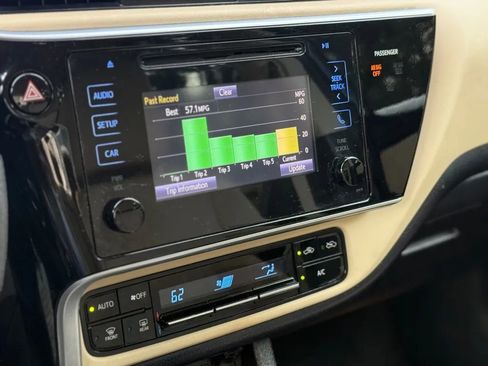 Used 2017 Toyota Corolla LE image 22