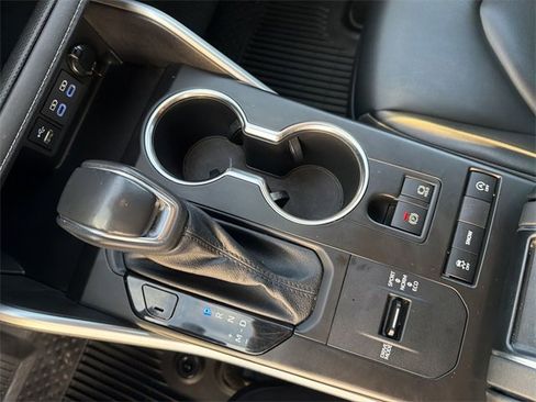 Certified 2022 Toyota Highlander XLE image 24