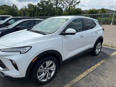 Used 2025 Buick Encore GX Preferred AWD/4WD image 17