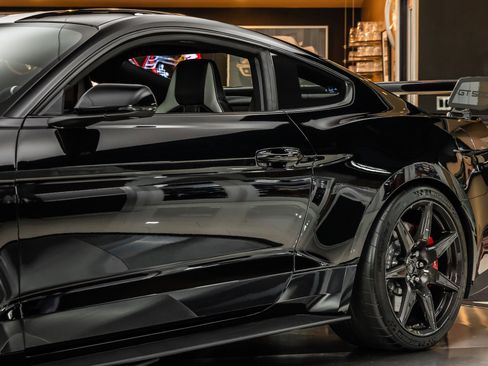 Used 2020 Ford Mustang Shelby GT500 w/ Carbon Fiber Track Pack image 30