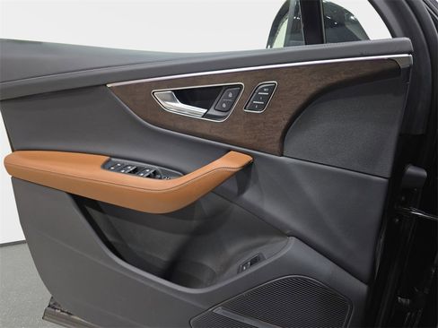 Used 2025 Audi Q7 3.0T Prestige w/ Prestige Package image 29