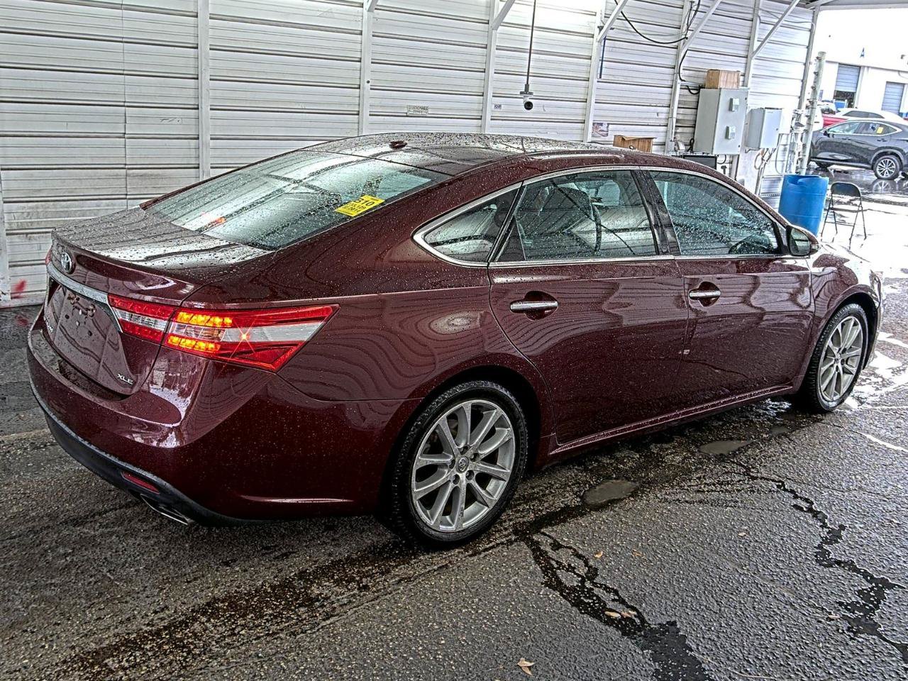 Used 2014 Toyota Avalon XLE Touring FWD image 3