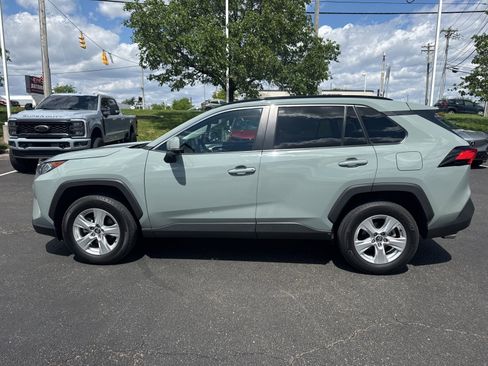 Used 2020 Toyota RAV4 XLE w/ Convenience Package image 2