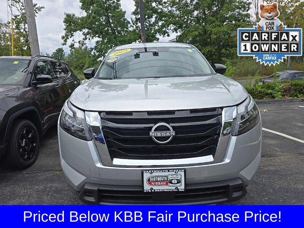Used 2025 Nissan Pathfinder S AWD/4WD image 3