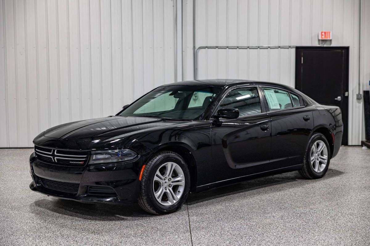 Used 2017 Dodge Charger SE w/ Popular Equipment Group RWD image 1