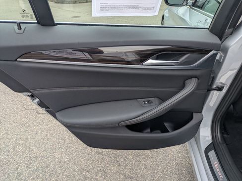 Used 2019 BMW 530i image 26