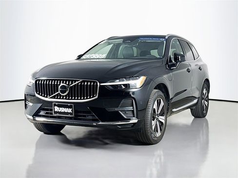 Certified 2023 Volvo XC60 T8 Core w/ Climate Package image 3