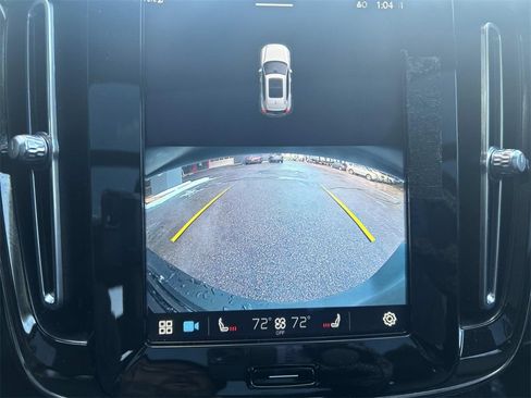 Used 2023 Volvo XC40 B5 Plus image 32