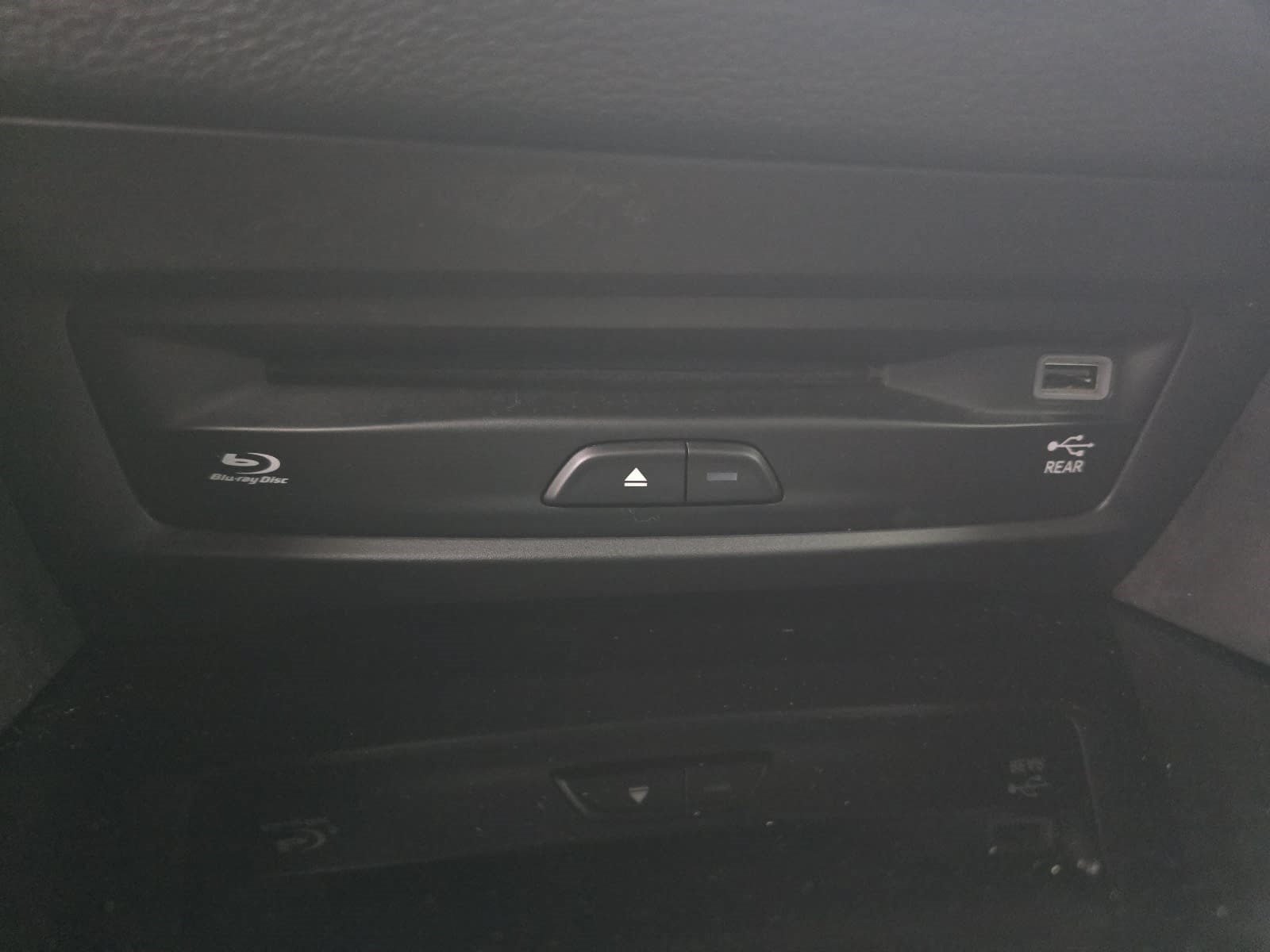 Used 2021 Chrysler Pacifica Limited w/ Uconnect Theater Family Group FWD image 26