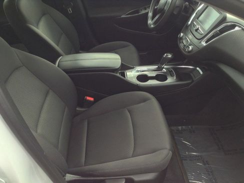 Used 2017 Chevrolet Malibu LT image 12