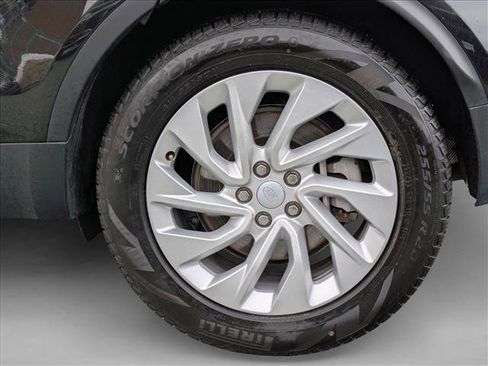 Certified 2025 Land Rover Discovery S image 27