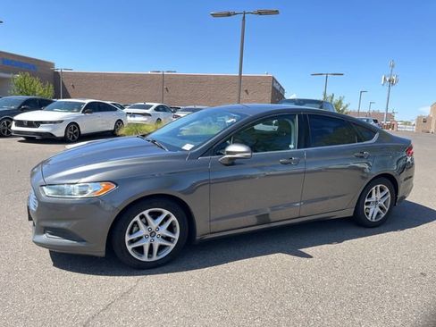 Used 2016 Ford Fusion SE FWD image 1