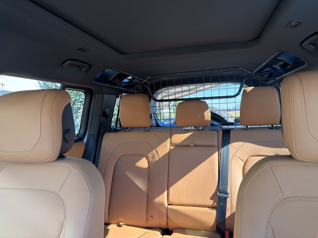 Used 2023 Land Rover Defender 110 V8 AWD/4WD image 18