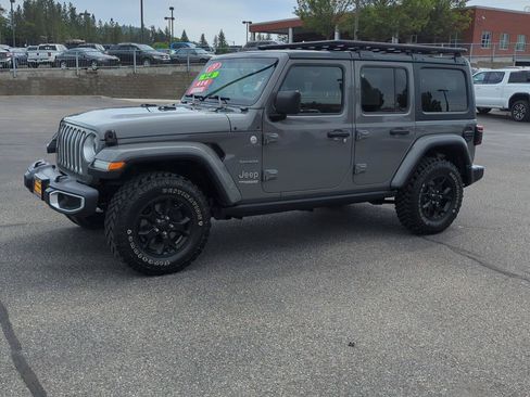 Used 2019 Jeep Wrangler Unlimited Sahara w/ Uconnect 4C Nav & Sound Group AWD/4WD image 3
