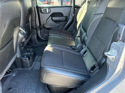 Used 2023 Jeep Gladiator Sport image 20