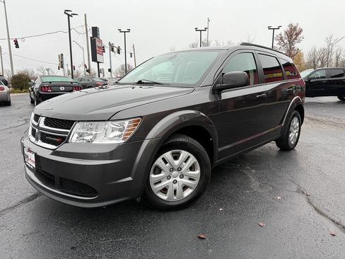 Used 2020 Dodge Journey SE w/ SE Popular Equipment Group image 3
