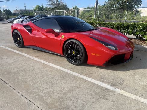 Used 2018 Ferrari 488 GTB RWD image 2