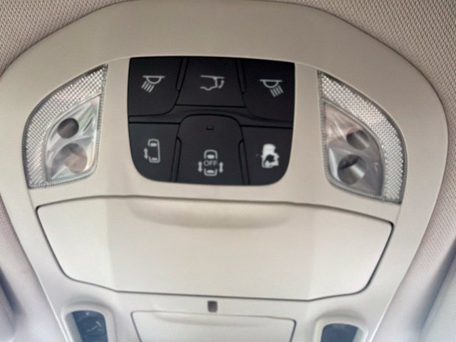 Used 2017 Chrysler Pacifica Limited FWD image 49