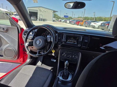 Used 2019 Volkswagen Beetle 2.0T S FWD image 18