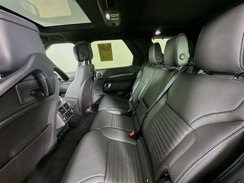 Used 2025 Land Rover Discovery Metropolitan Edition AWD/4WD image 37