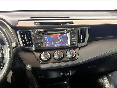 Used 2018 Toyota RAV4 LE image 5