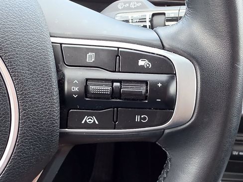Used 2025 Kia Sportage EX w/ Premium Package FWD image 19