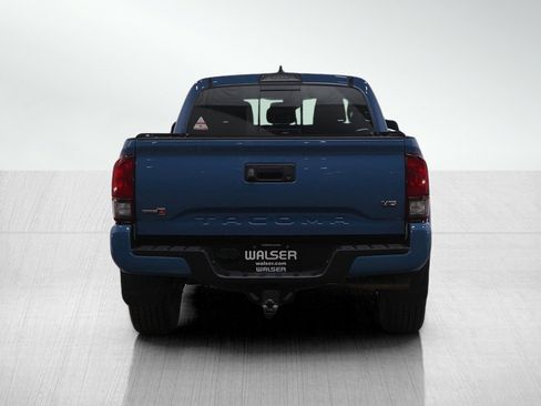 Used 2019 Toyota Tacoma TRD Sport image 4