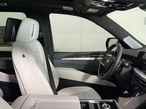 New 2026 Cadillac Escalade ESV Platinum Sport AWD/4WD image 33