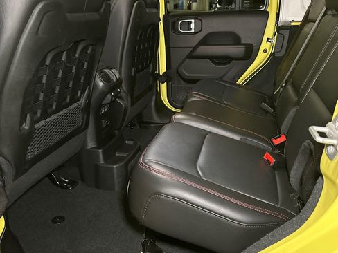 Used 2023 Jeep Wrangler Unlimited Rubicon w/ Cold Weather Group AWD/4WD image 14