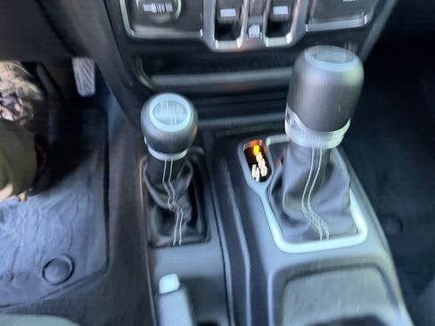 Used 2020 Jeep Wrangler Unlimited Sahara AWD/4WD image 28