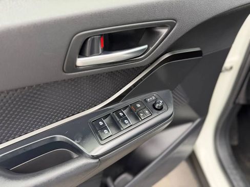 Used 2018 Toyota C-HR XLE FWD image 40