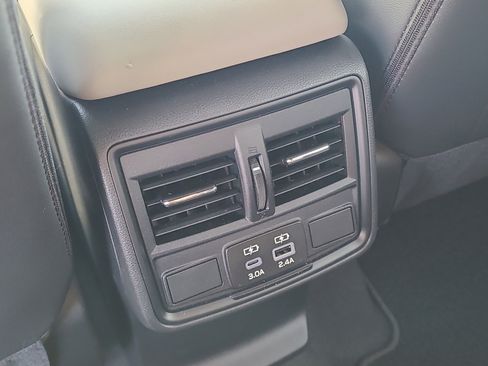 Used 2025 Subaru Forester Premium image 19