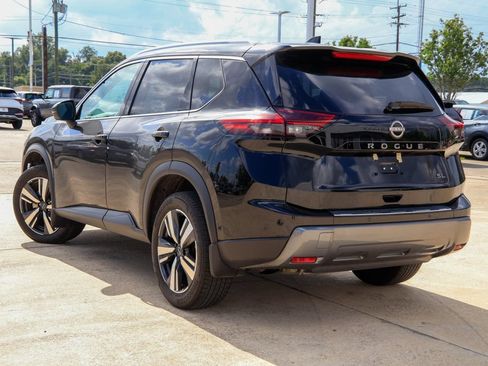 Used 2024 Nissan Rogue SL FWD image 2