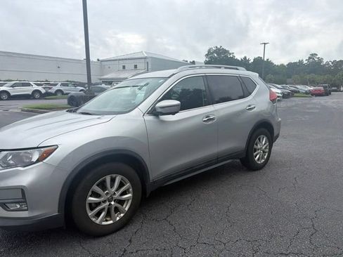 Used 2017 Nissan Rogue SV w/ SV Premium Package FWD image 14