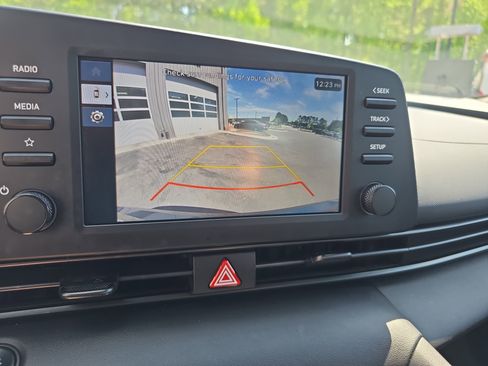 Certified 2025 Hyundai Elantra Sport FWD image 23