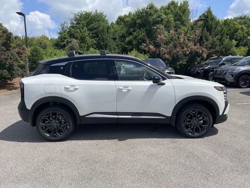 New 2026 Nissan Kicks SR w/ Cold Weather Package AWD/4WD image 2