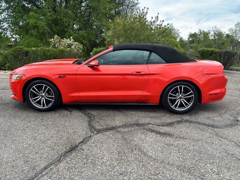 Used 2016 Ford Mustang Convertible RWD image 13